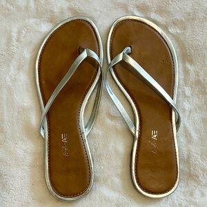 American Eagle Outfitters Silver and Brown Flip Flop Sandals - Size 8
